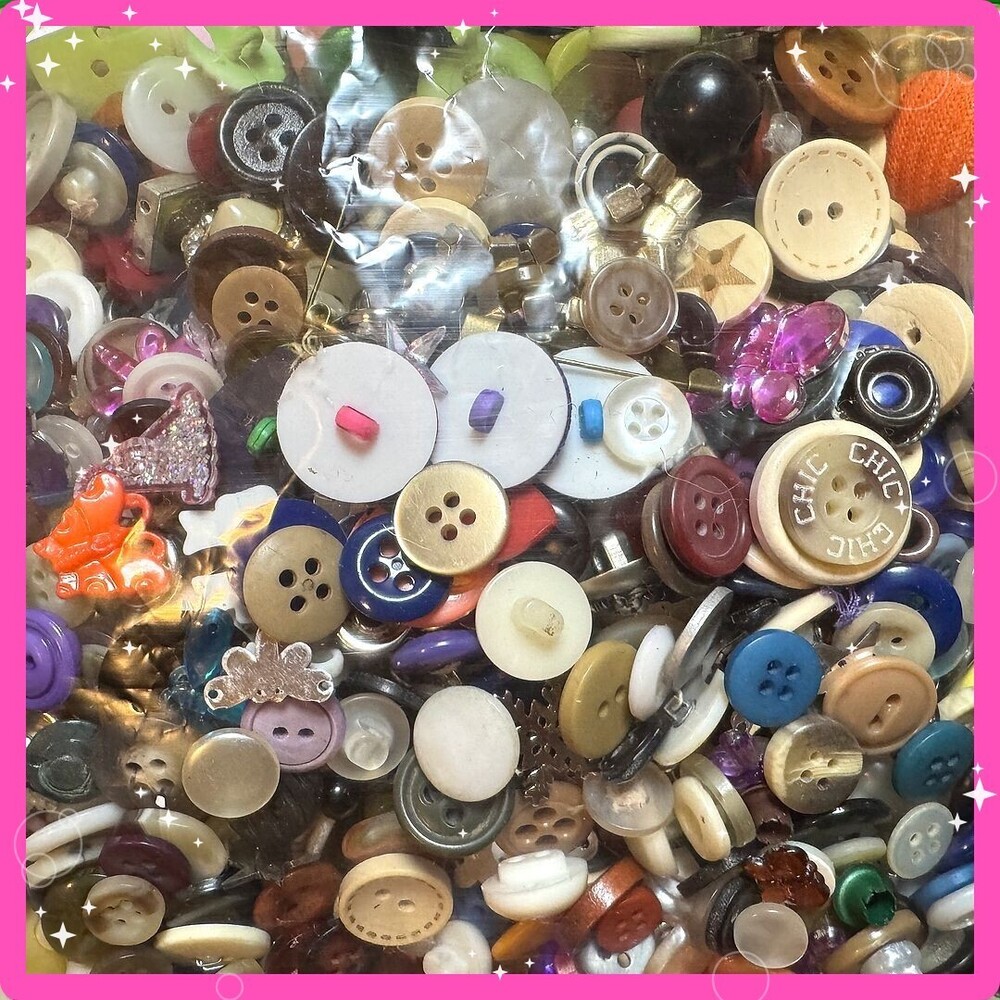 ⚜️ Vintage Lot | Mixed Era Plastic Wood Shell Buttons | Make offer! 🩷